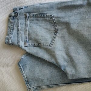 GAP Mom Jean Size 4/27 Light Wash